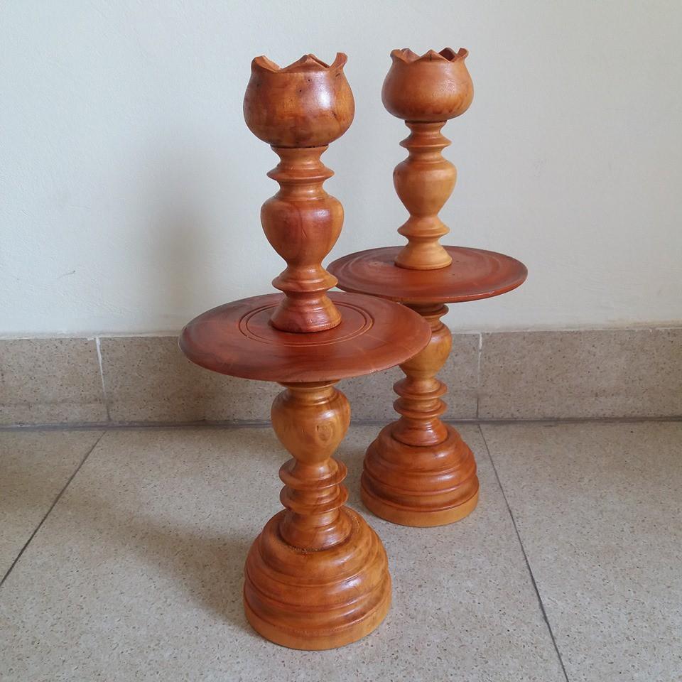 Đèn thờ một đôi -làm bằng gỗ mít kích thước cao 50cmx20cmx20cm
