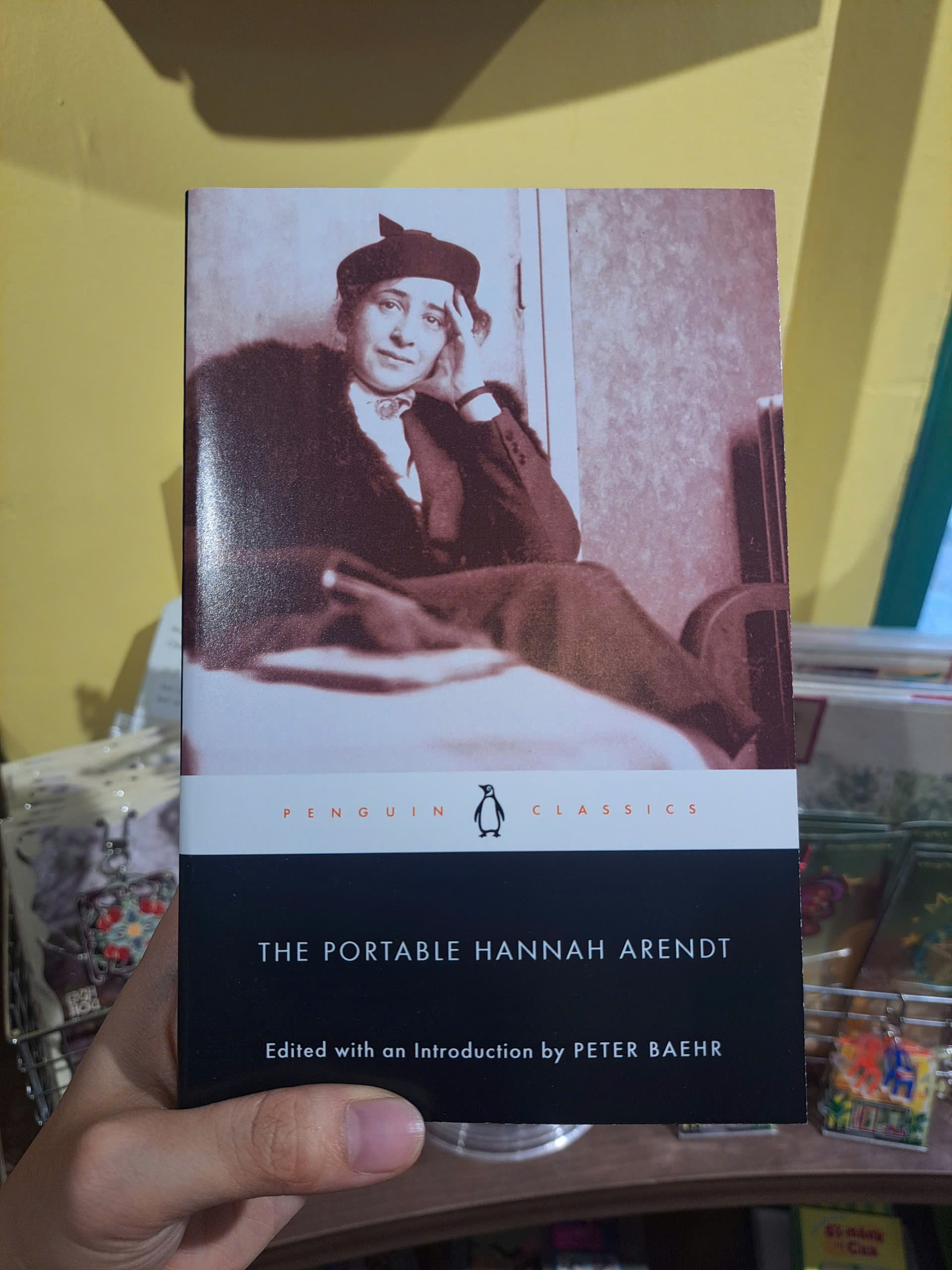 Sách - The Portable Hannah Arendt by Hannah Arendt | Philosophy / Politics / Triết học / Ngoại văn