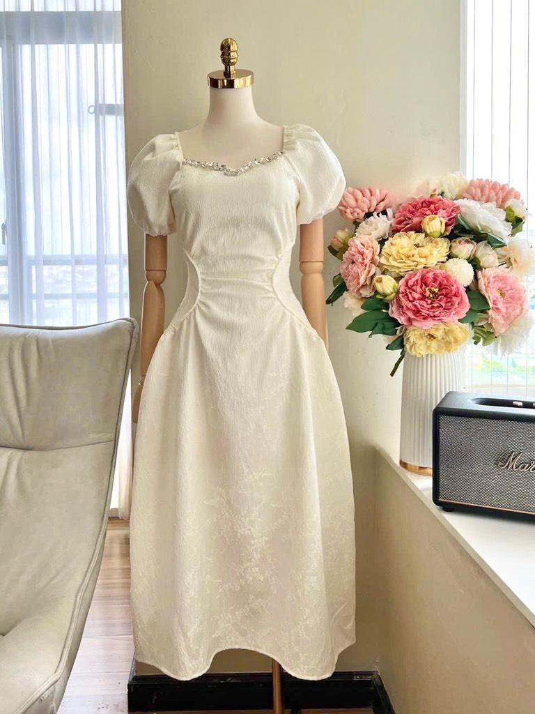 Đầm midi gấm tay phồng viền đá