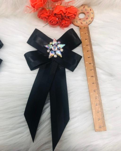Cài áo cao cấp. Mặt hoa đính đá ngũ sắc. Kt t8 x 15cm