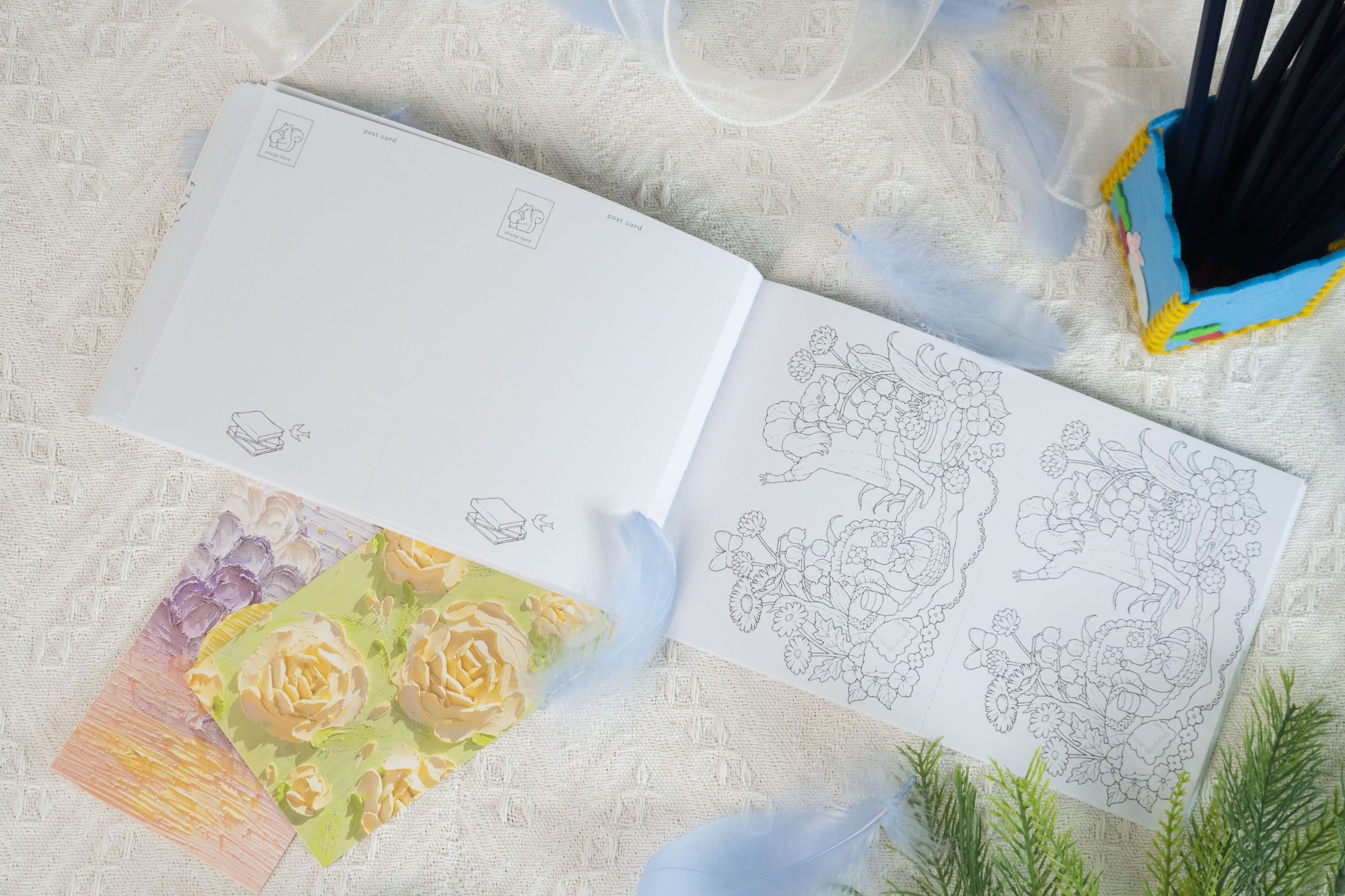 Sách tô màu Tiệm postcard trong khu rừng nhỏ - Đinh Tị Books