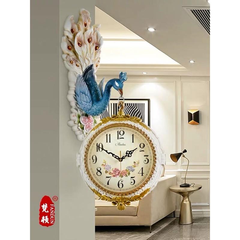 Đồng hồ con công treo tường có sẵn