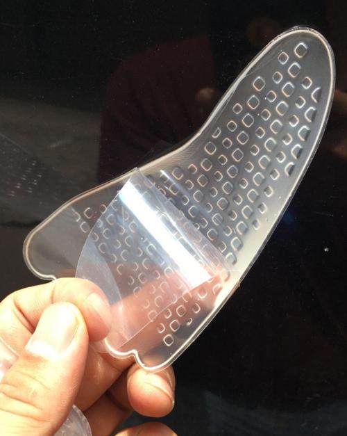 Lót giầy silicon êm chân tặng 02 stick 3D Jibbitz trang trí giầy dép