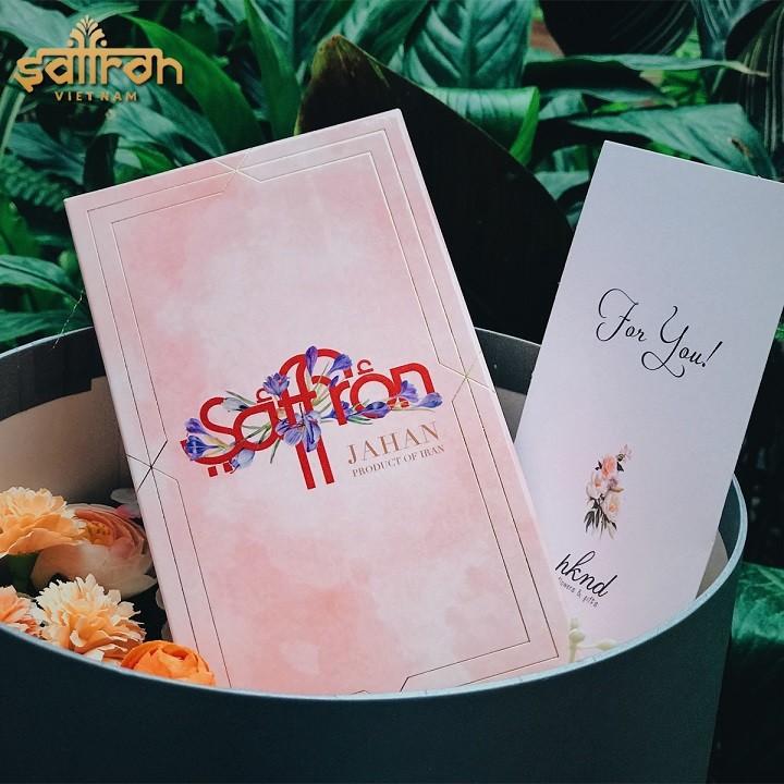 Nhụy Hoa Nghệ Tây Saffron Jahan 1Gr/hộp tặng lọ thủy tinh 300ml