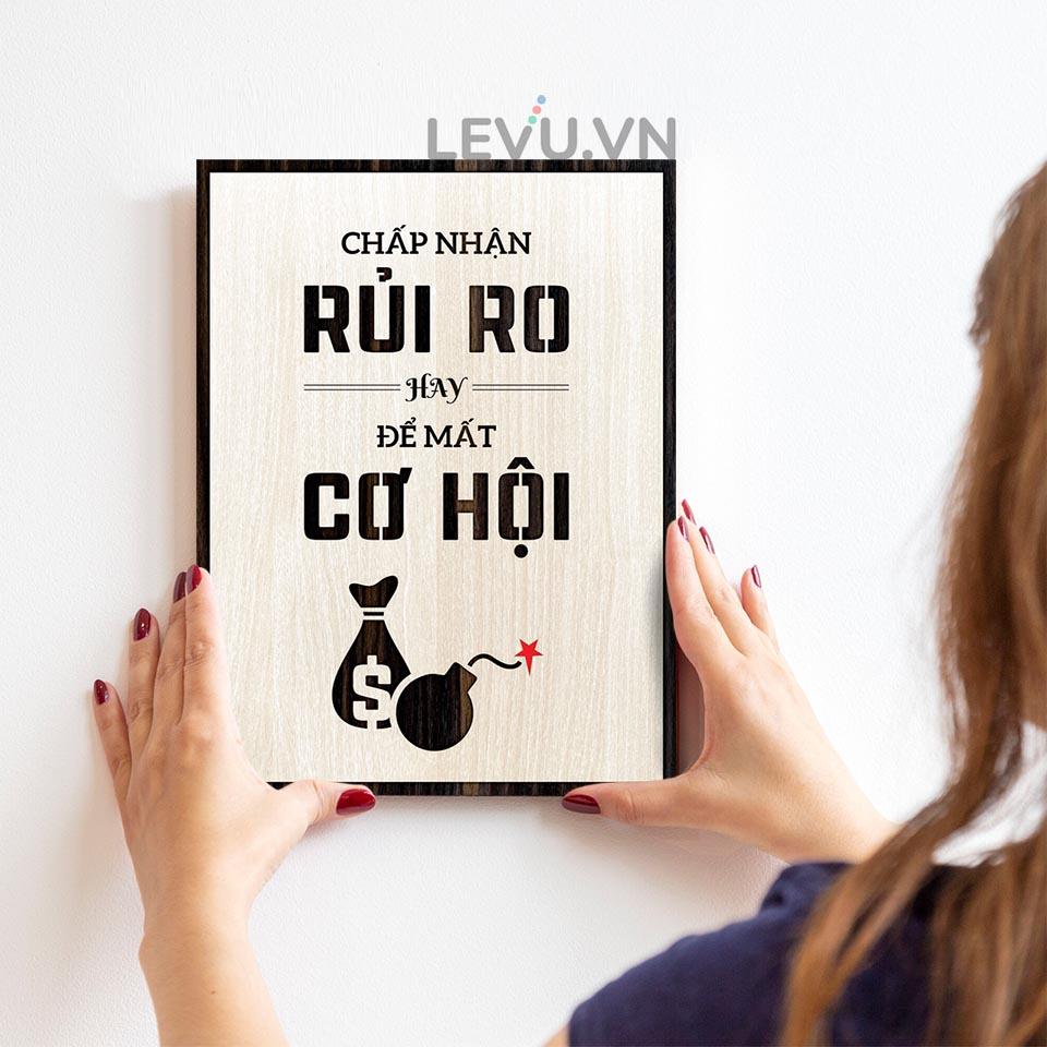 Tranh tường văn phòng LEVU LV121 "Chấp nhận rủi ro hay để mất cơ hội"