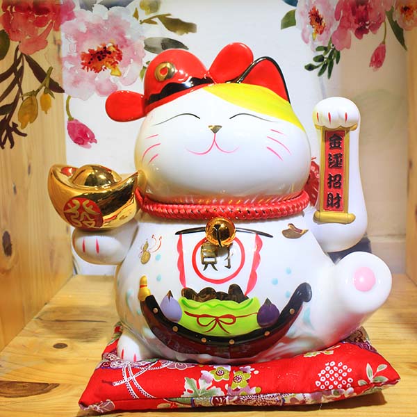 Mèo thần tài vẫy tay đội mũ quan