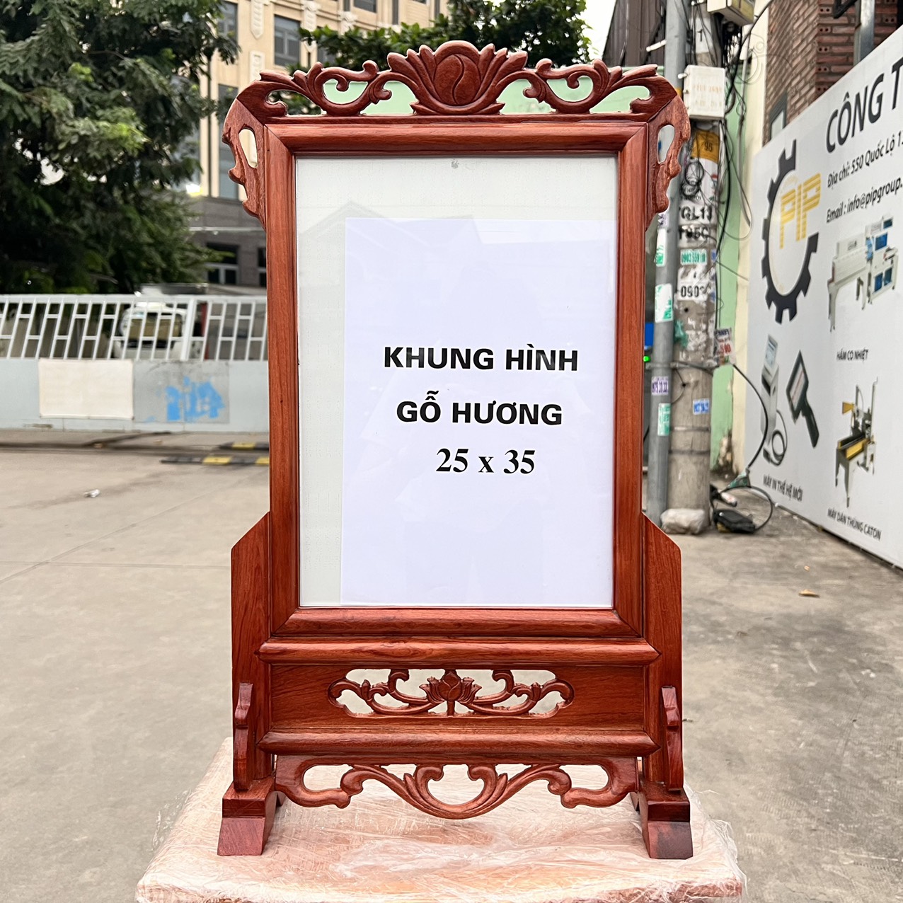 Khung ảnh thờ gia tiên gỗ hương để ảnh 25cm x 35cm