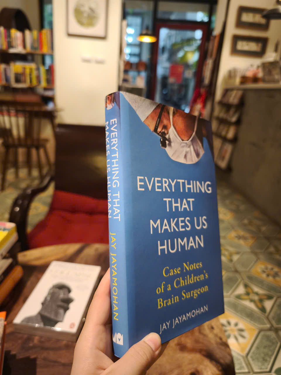 Sách - Everything That Makes Us Human: Case Notes of a Children's Brain Surgeon by Jay Jayamohan - Medicine/Nonfiction in English