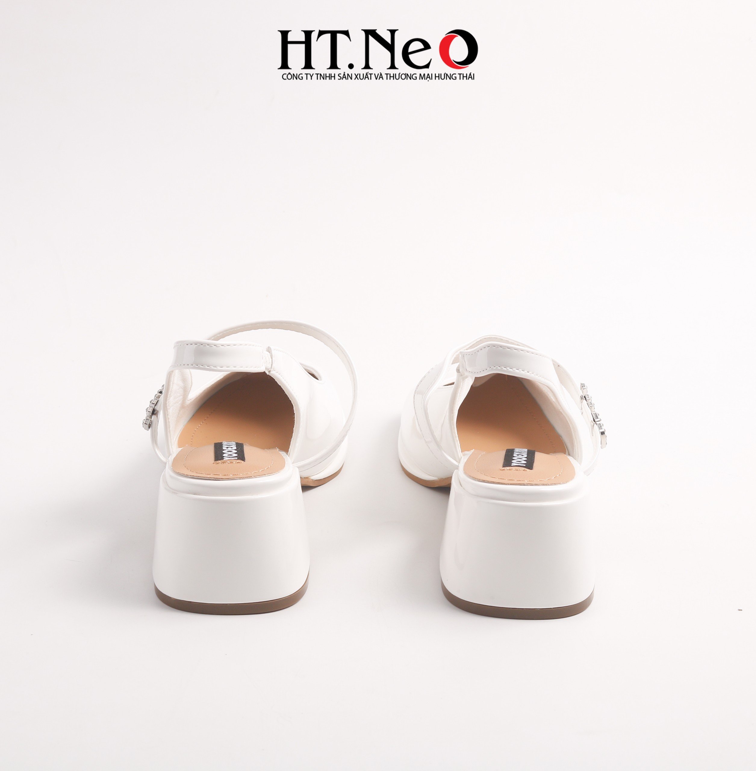 Hình ảnh Sandal nữ gót trụ 5,5cm, mũi vuông, chất da bóng, sandal nữ quai đá MIU có quai hậu, thiết kế đơn giản, lót trong êm ái, cực dễ đi, vừa thoải mái, êm chân lại chắc chắn SDN230