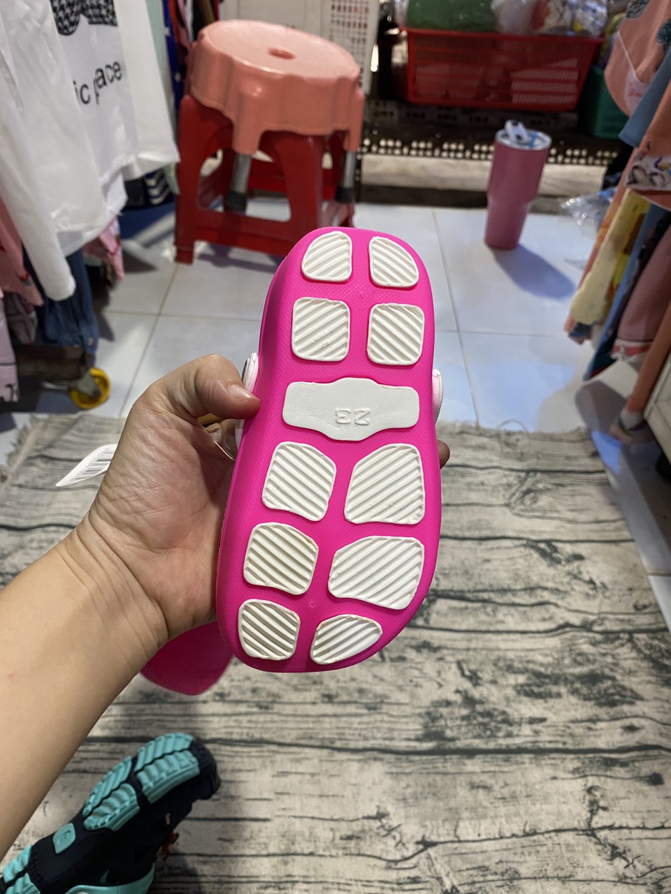 Tên sản phẩm* DÉP SỤC CHO BÉ NHỰA MỀM ÊM CHÂN TRAI GÁI size 20-35