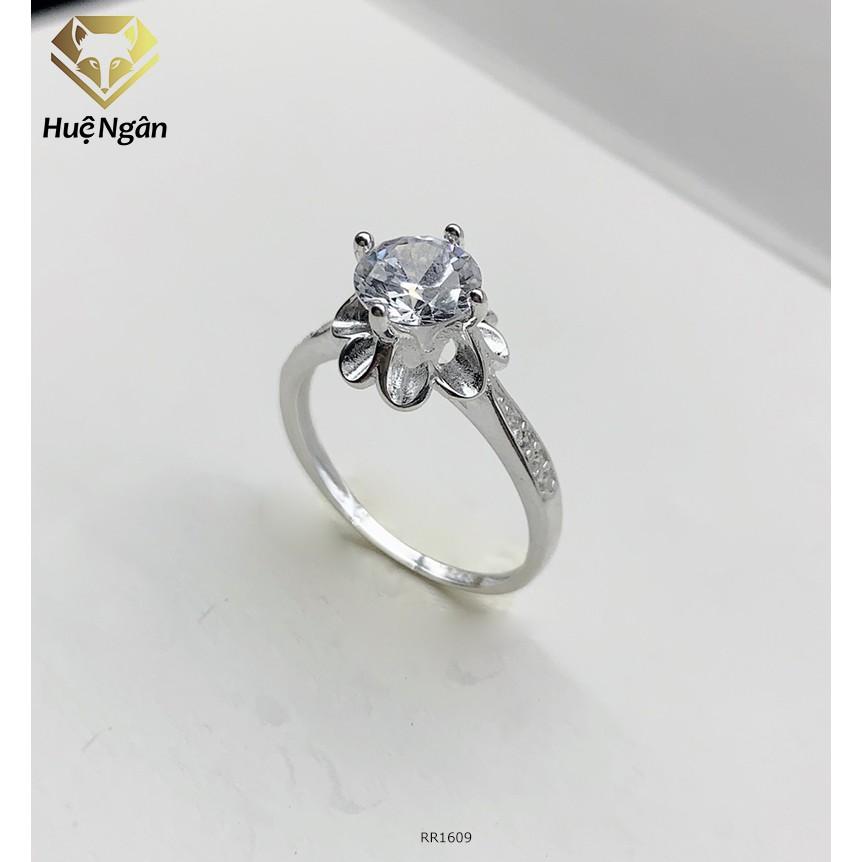 Nhẫn bạc 925 Huệ Ngân - 4 chấu Cánh hoa viền đá 6 li RR1609