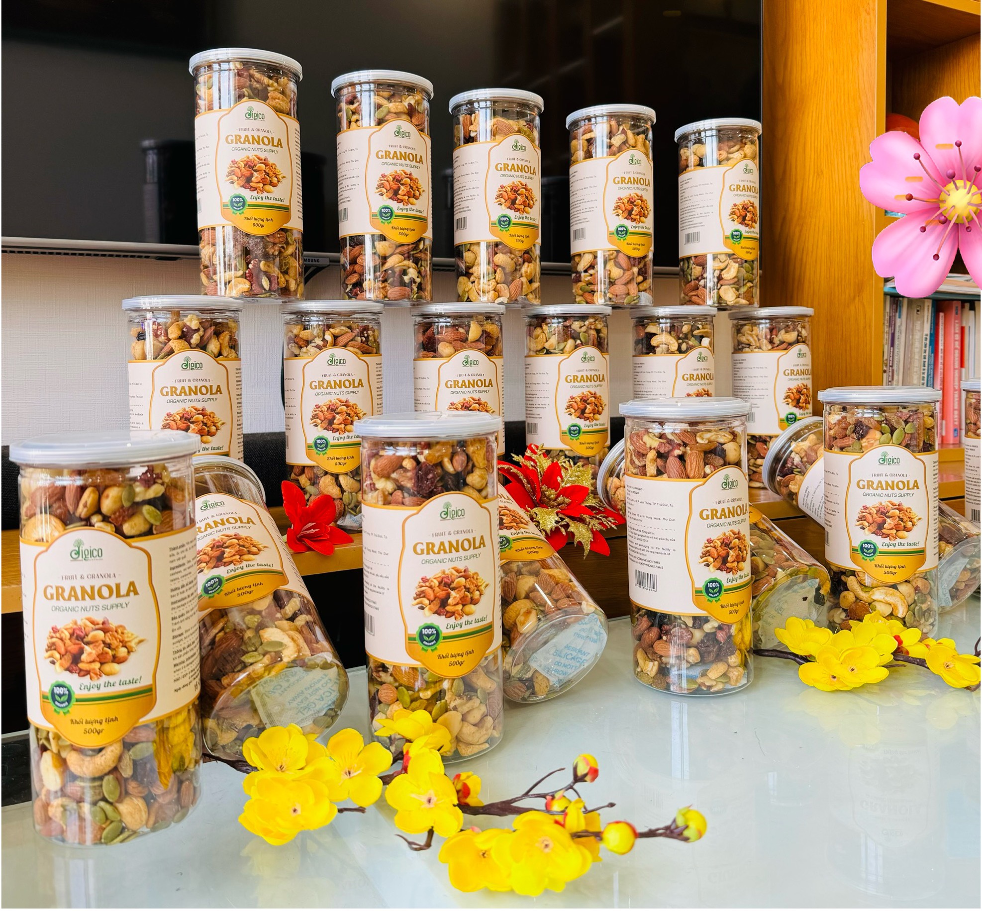 Hình ảnh Ngũ cốc hạt granola VIP cùng trái cây sấy, không yến mạch hộp 500gr