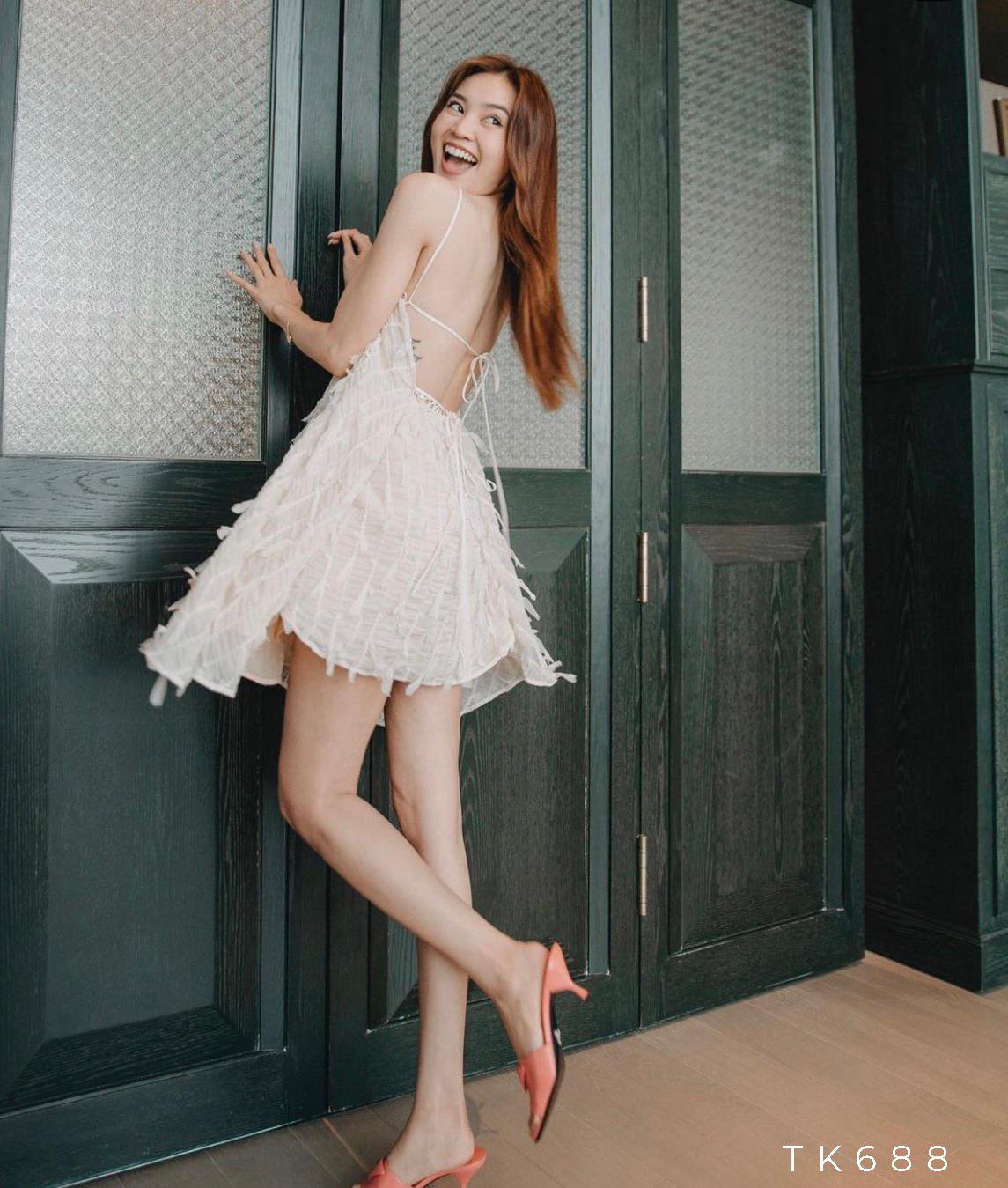 Đầm NDLN hở lưng cổ yếm chất lông vũ siêu sexy