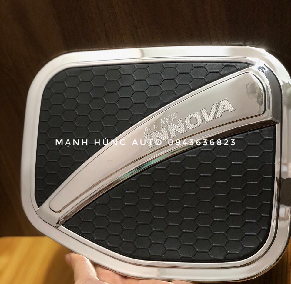 Phụ kiện xe Toyota innova 2017-2019-2020 Ốp Nắp Bình Xăng Mạ Crom