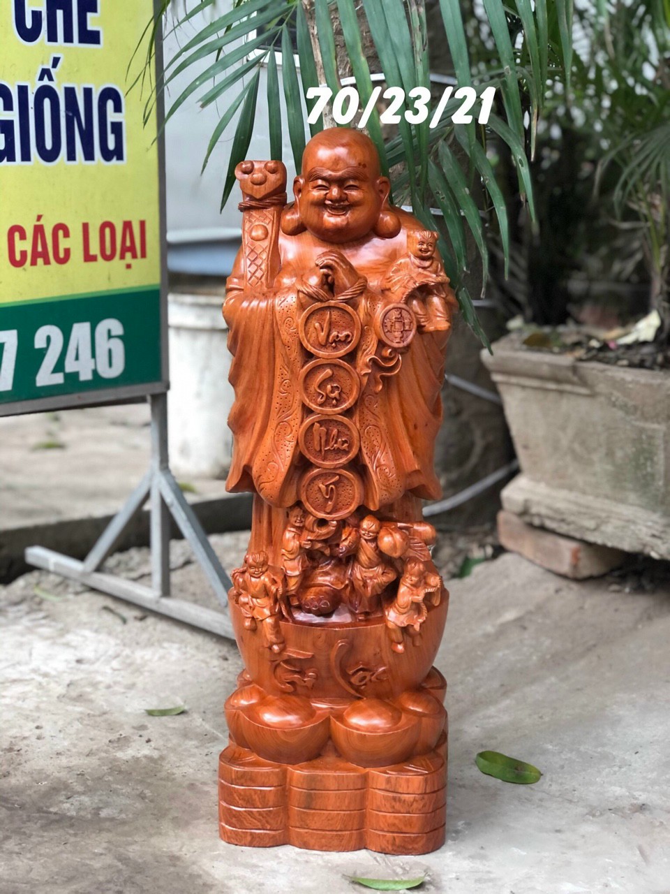 Tượng phật di lặc chúc phúc bằng gỗ hương đá kt cao 70×23×21cm