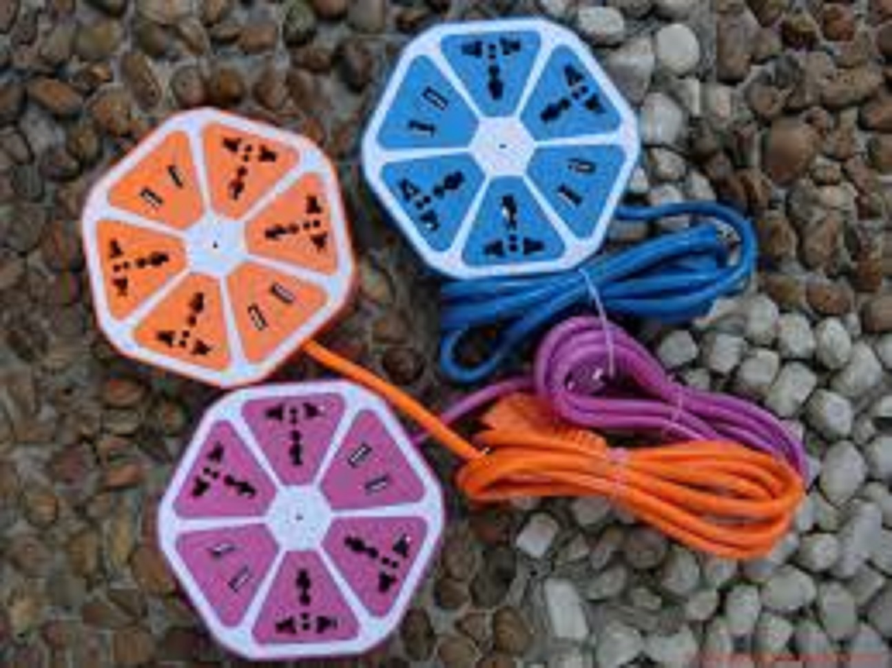 Ổ cấm điện hình trái cam có cổng USB tiện dụng