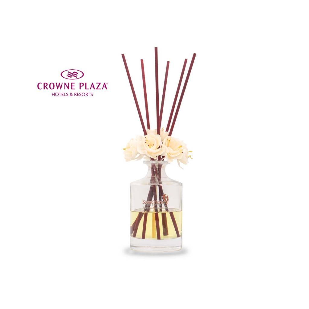 Que mây tán hương khách sạn Crown Plaza