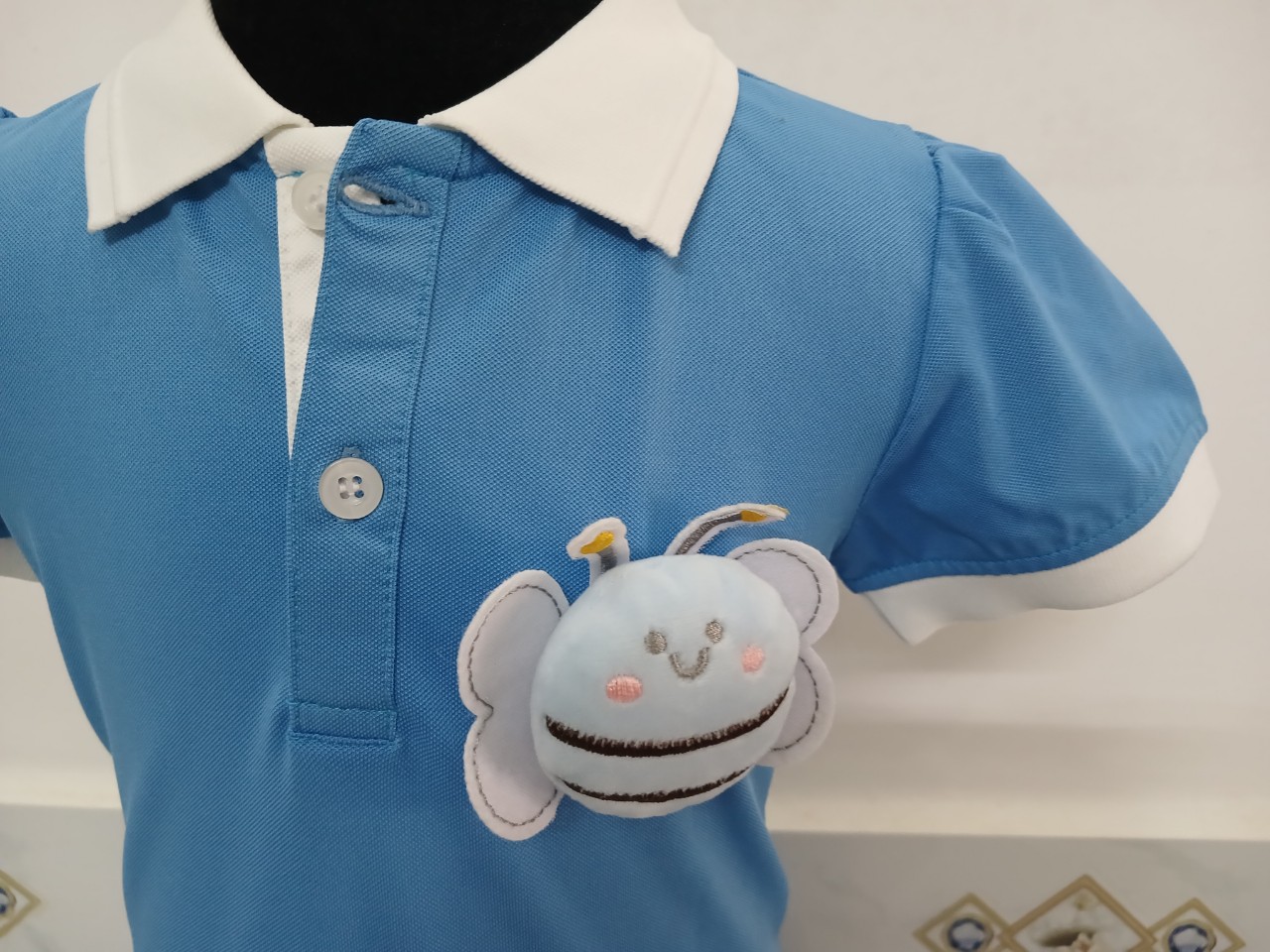 ĐẦM BÉ GÁI POLO XANH BIỂN BEE BÈO LAI