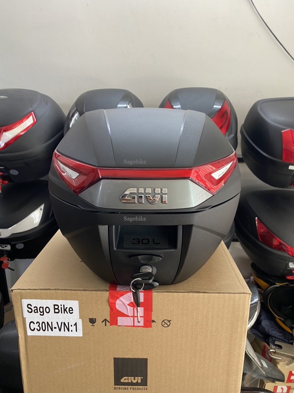Thùng Givi C30N, kèm đế, ốc gắn, thùng gắn sau xe máy 30 lit