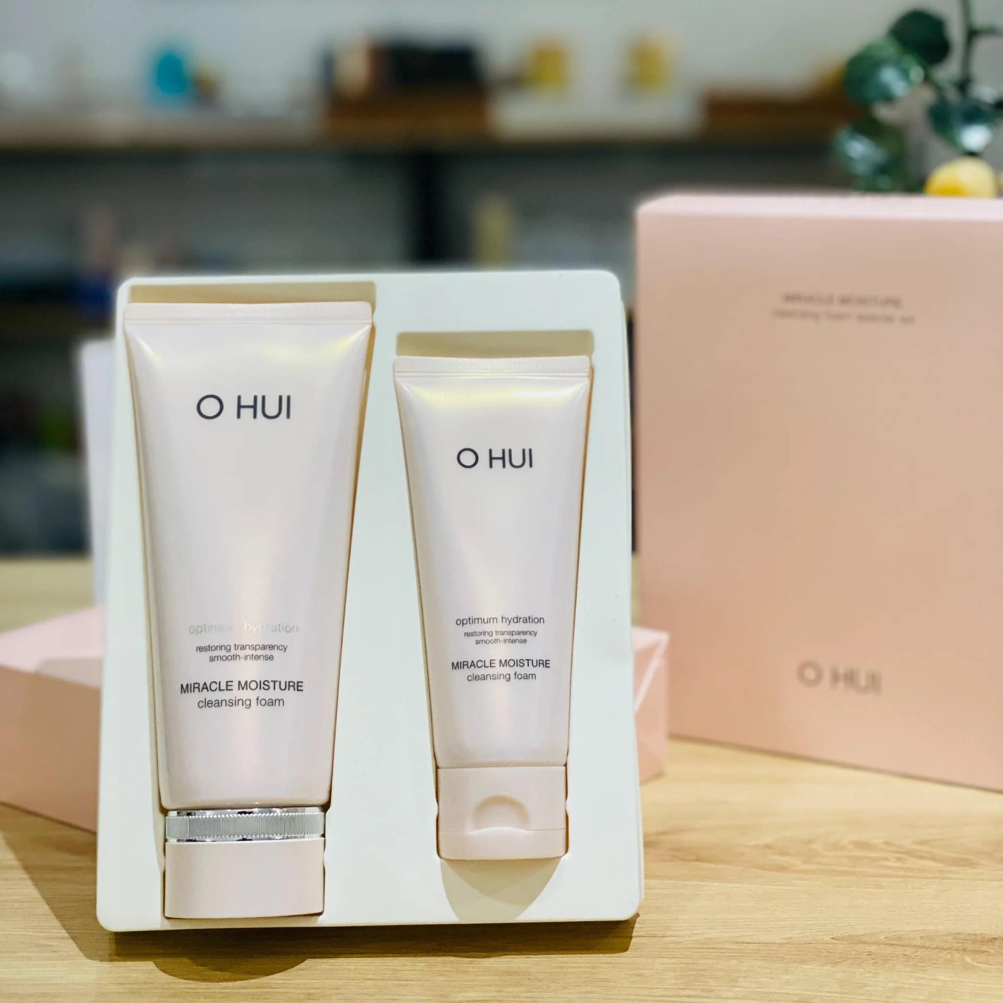 Set Sữa Rửa Mặt Dưỡng Ẩm Ohui Miracle Moisture Cleansing Foam ( 200ml + 100ml )