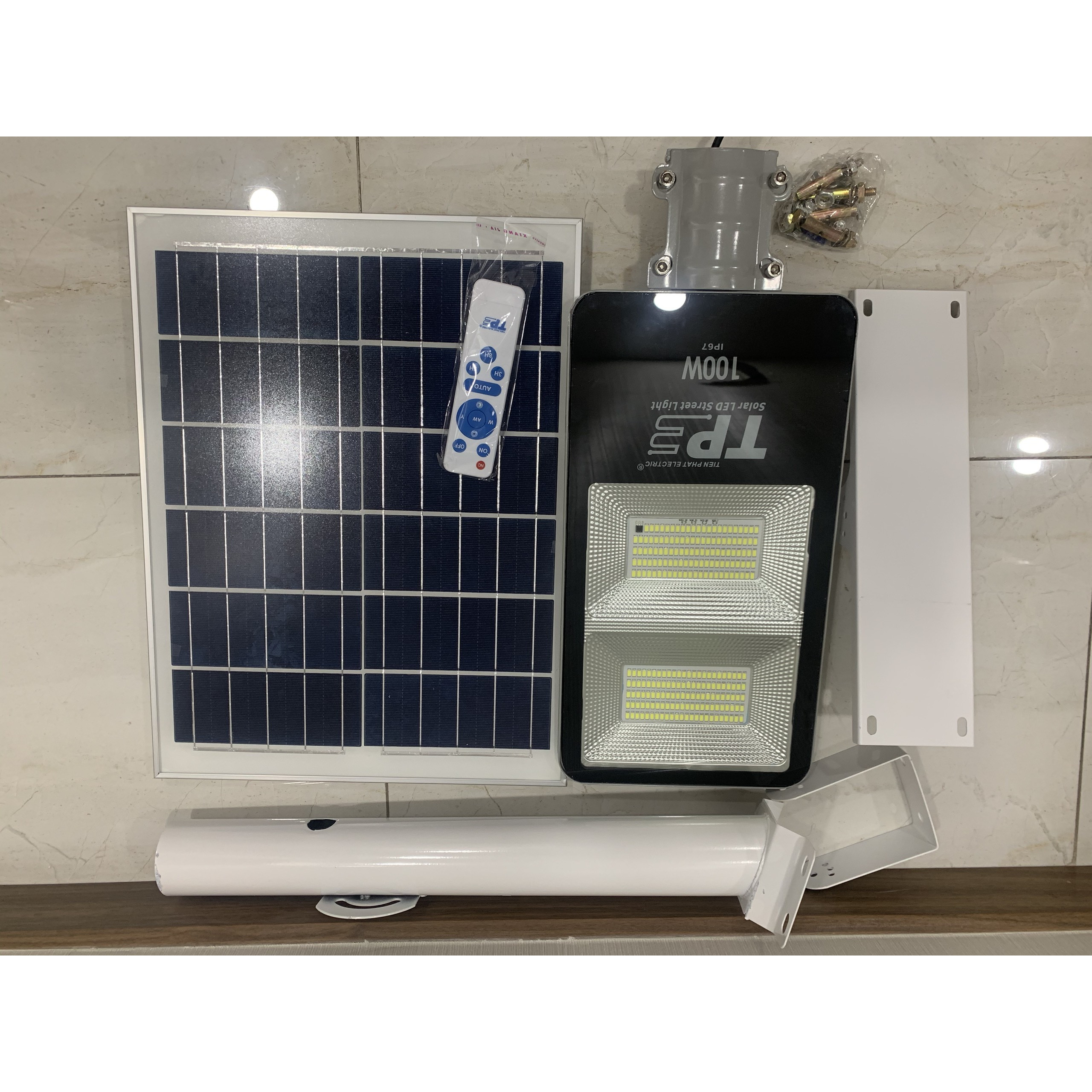 ĐÈN ĐƯỜNG NĂNG LƯỢNG MẶT TRỜI 100W