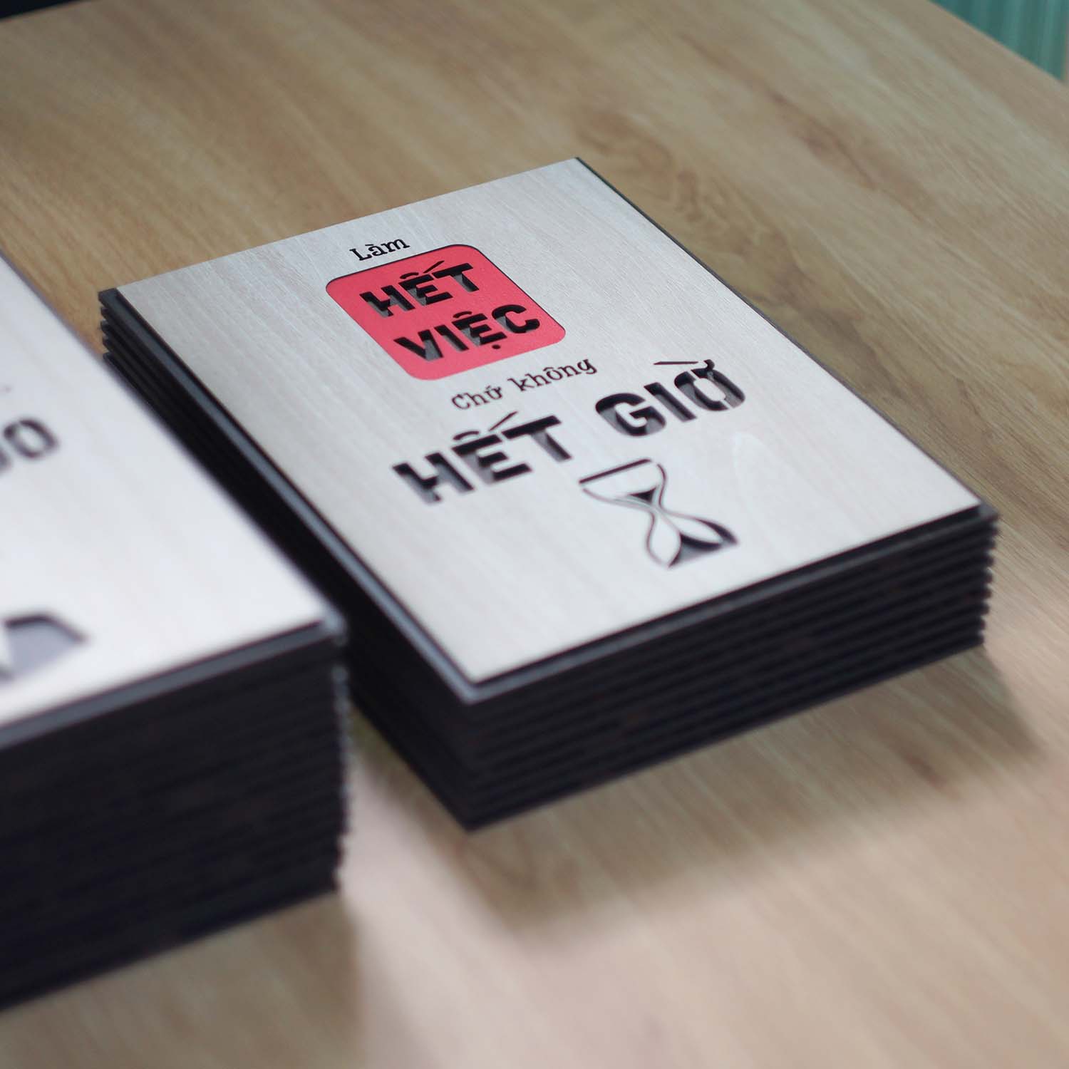 Tranh Trang Trí Vintage TBIG119: Làm hết việc chứ không hết giờ