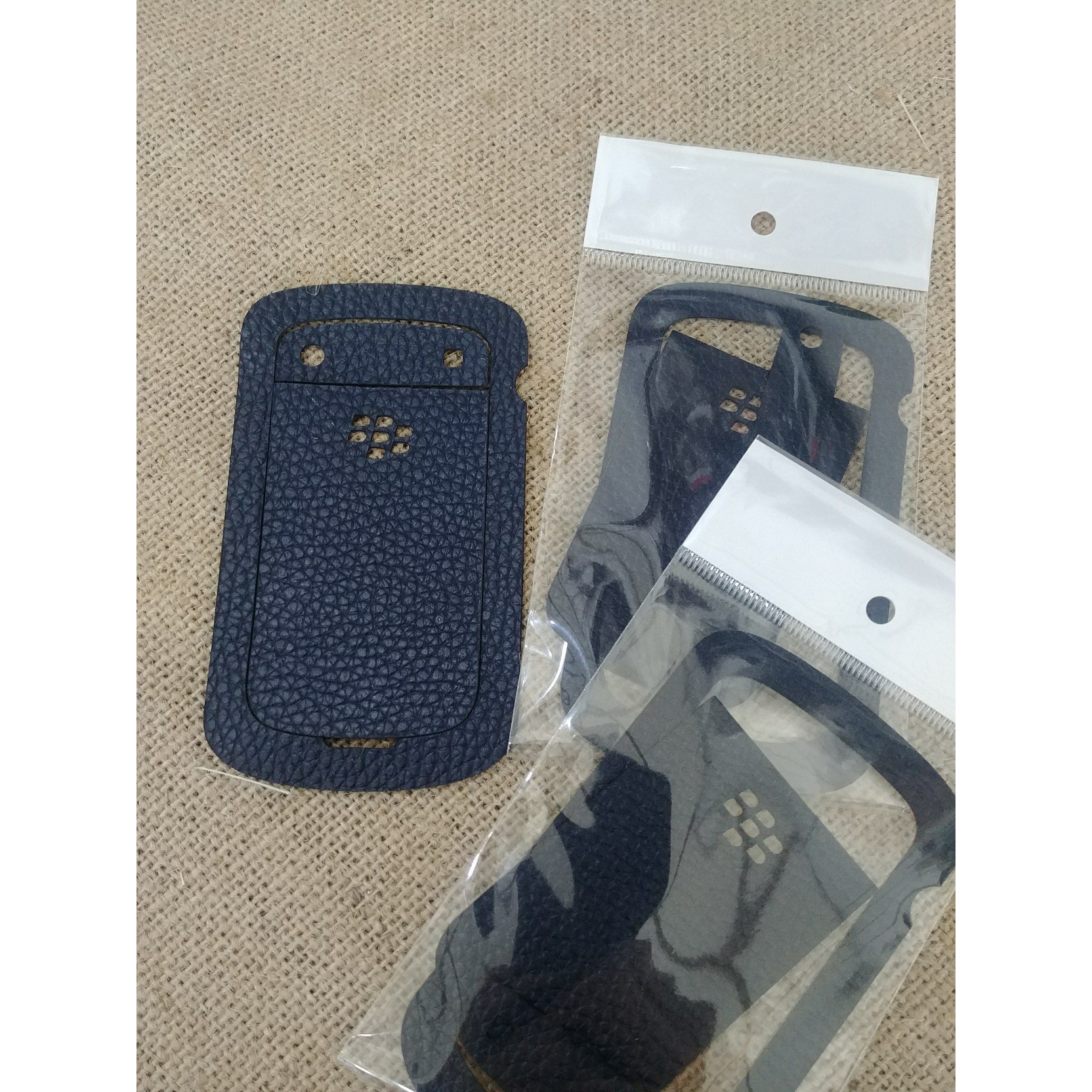 Dán Da Lưng Da Thật  Dành Cho Điện Thoại Blackberry Bold 9900/9930 - Dán Da Màu Đen Bảo Vệ Mặt Lưng