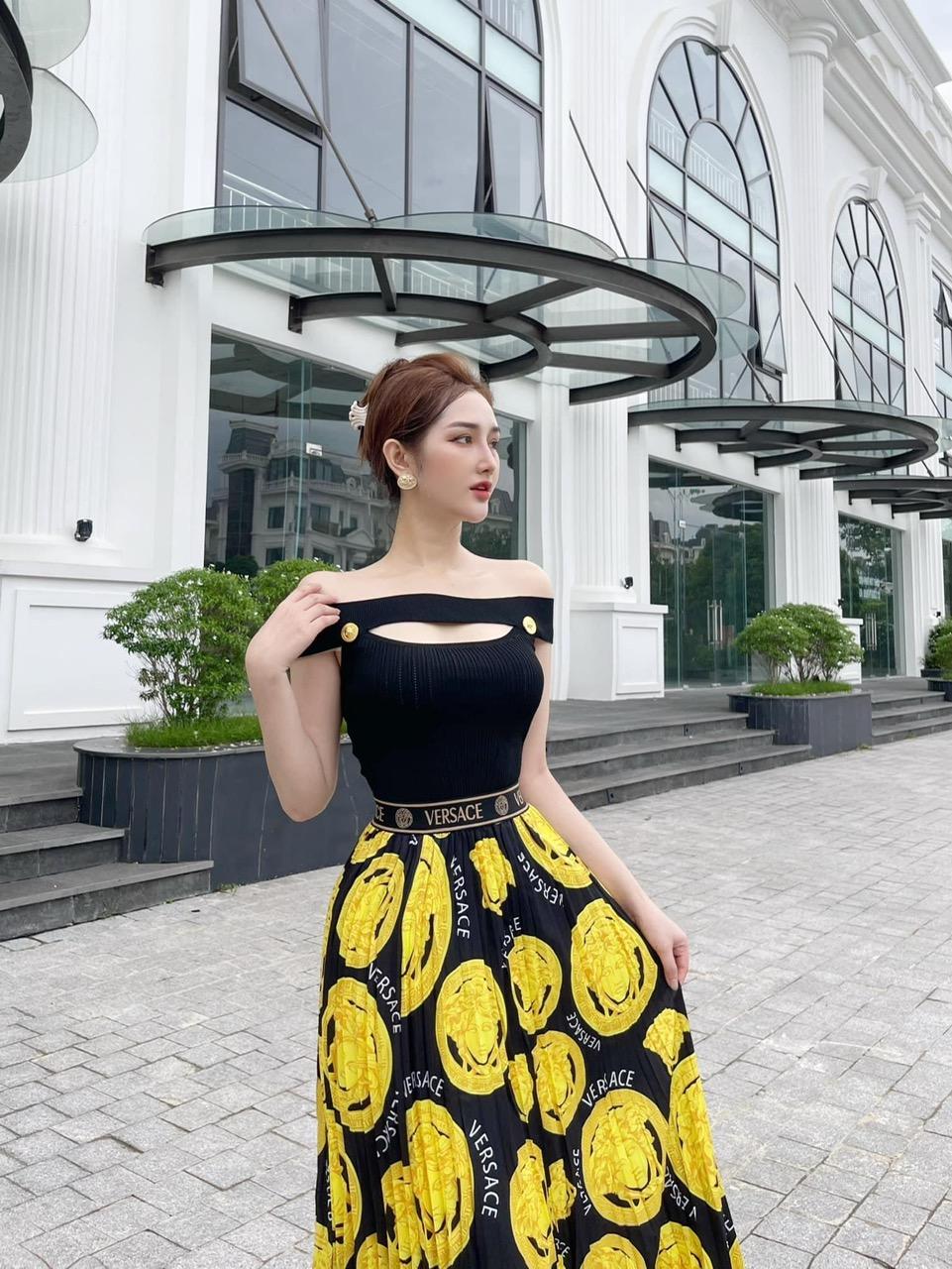 SET ĐI CHƠI, SET 2 MÓN ÁO THUN KIỂU BẸT VAI PHỐI CHÂN VÁY HỌA TIẾT CỰC SANG CHẢNH