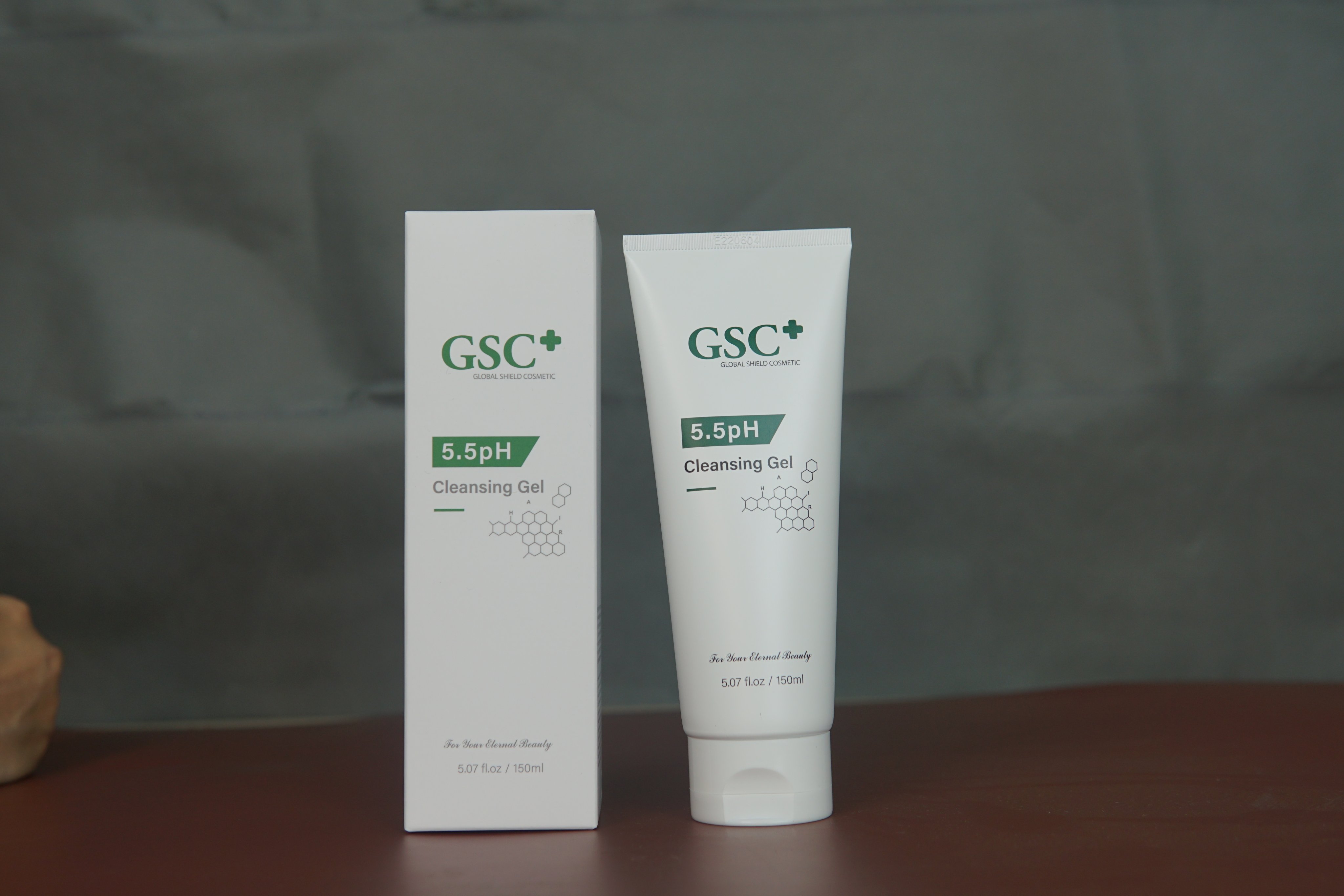 Sữa rửa mặt dạng Gel  GSC+ 5.5 pH Cleansing Gel 150ml