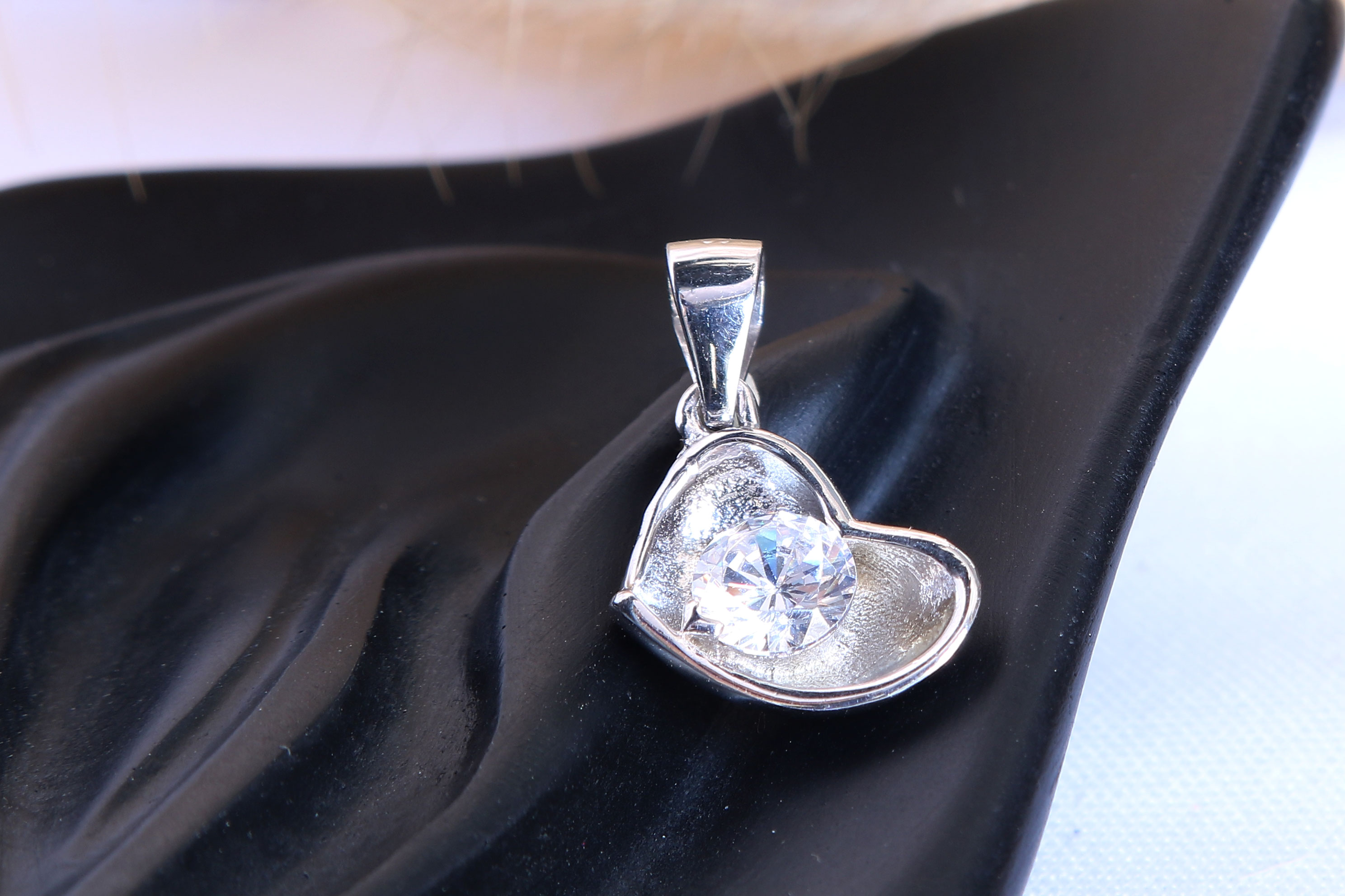 Mặt dây chuyền bạc nữ Eternal Love
