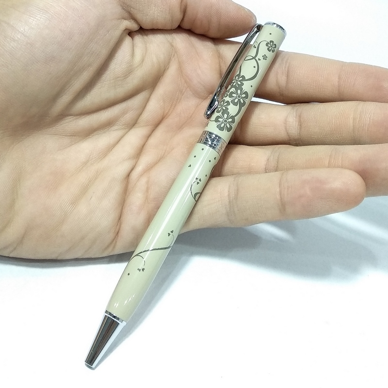Bút Bi Kim Loại Nắp Vặn Cao Cấp Hoa Nâu Mực Xanh - Pentel B811N1