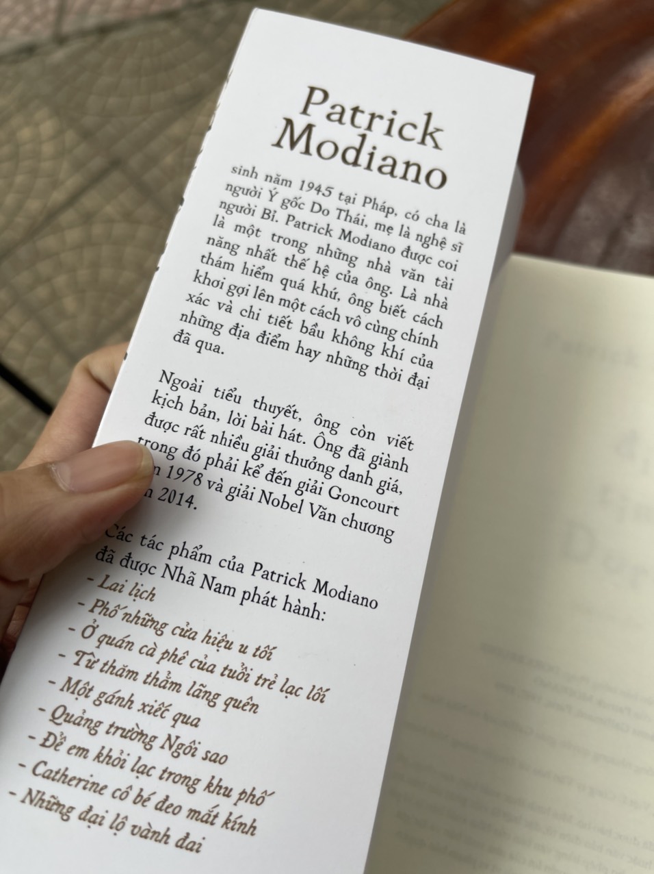ĐI TÌM DORA – Patrick Modiano – Lâm An dịch – Nhã Nam – NXB Hà Nội