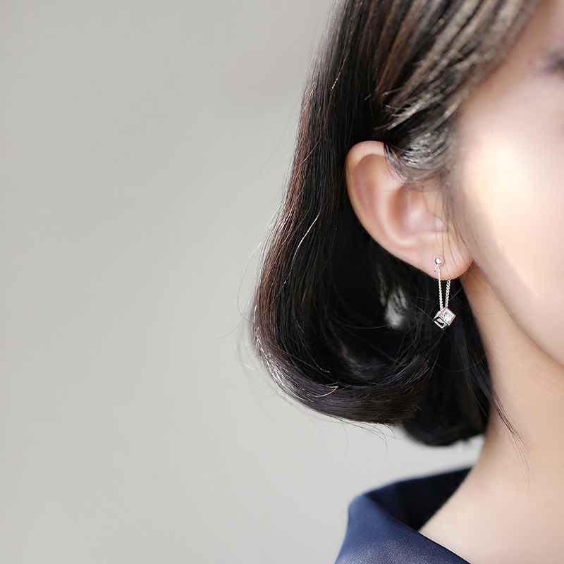 Hoa tai nữ thời trang đá lồng HT43