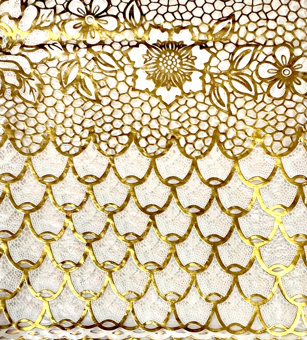 Khăn Trải Bàn WLG.751 (137x180 cm),  hoa văn phủ nhũ vàng, nhựa PVC dẻo, không thấm nước, dễ vệ sinh