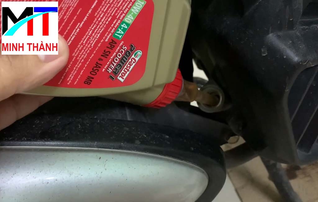 Dầu nhớt xe tay ga Castrol Power 1 Scooter 1 Lít