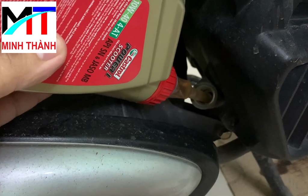 Dầu nhớt xe tay ga Castrol Power 1 Scooter 0,8L