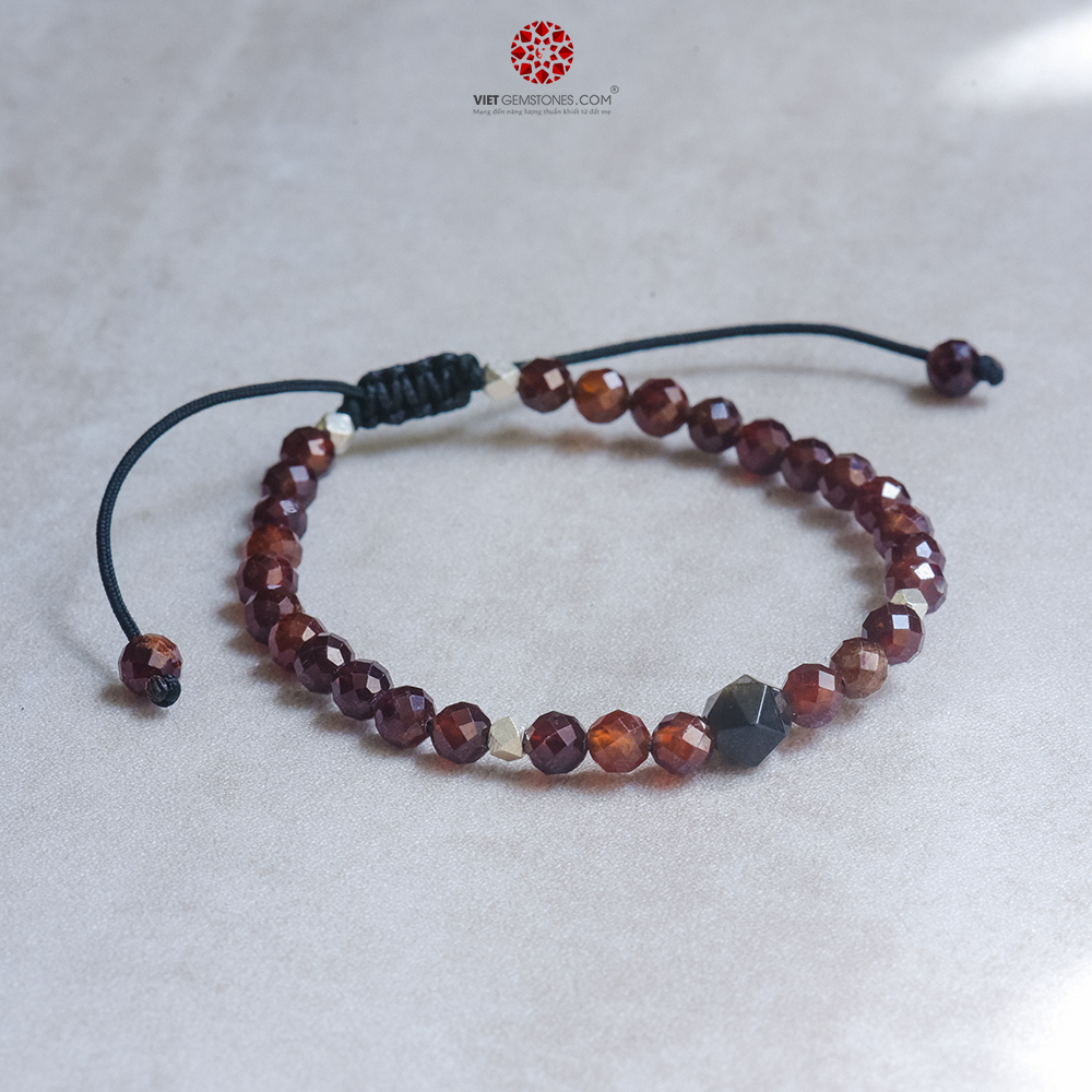 Vòng tay Mala Garnet - Ngọc Hồng Lựu 6mm mix Obsidian là món quà đặc biệt dành tặng phái nữ | Hợp mệnh Hỏa, Thổ | VietGemstones