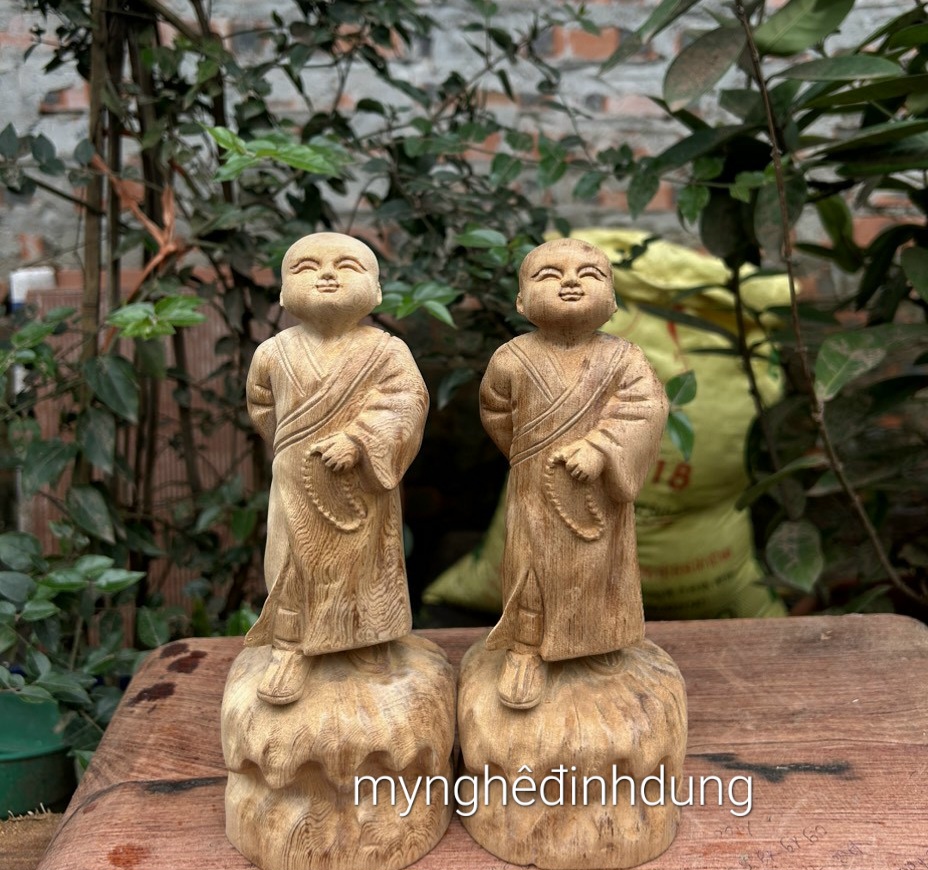Tượng chú tiểu tùy duyên bằng gỗ ngọc am thơm nức kt cao 20cm