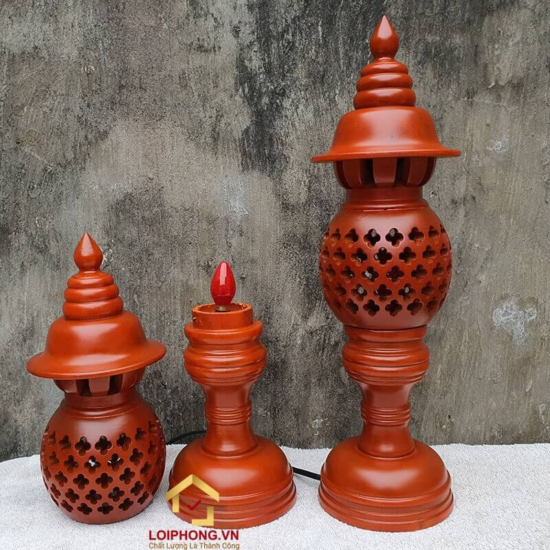 Đèn thờ quả dứa bằng gỗ màu cánh gián
