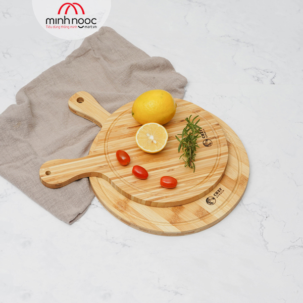 Thớt tre Chef Studio hình tròn có tay cầm 36x25x1.5cm, MSP-CB42. Cắt, thái rau củ, dùng decor, bày trí.