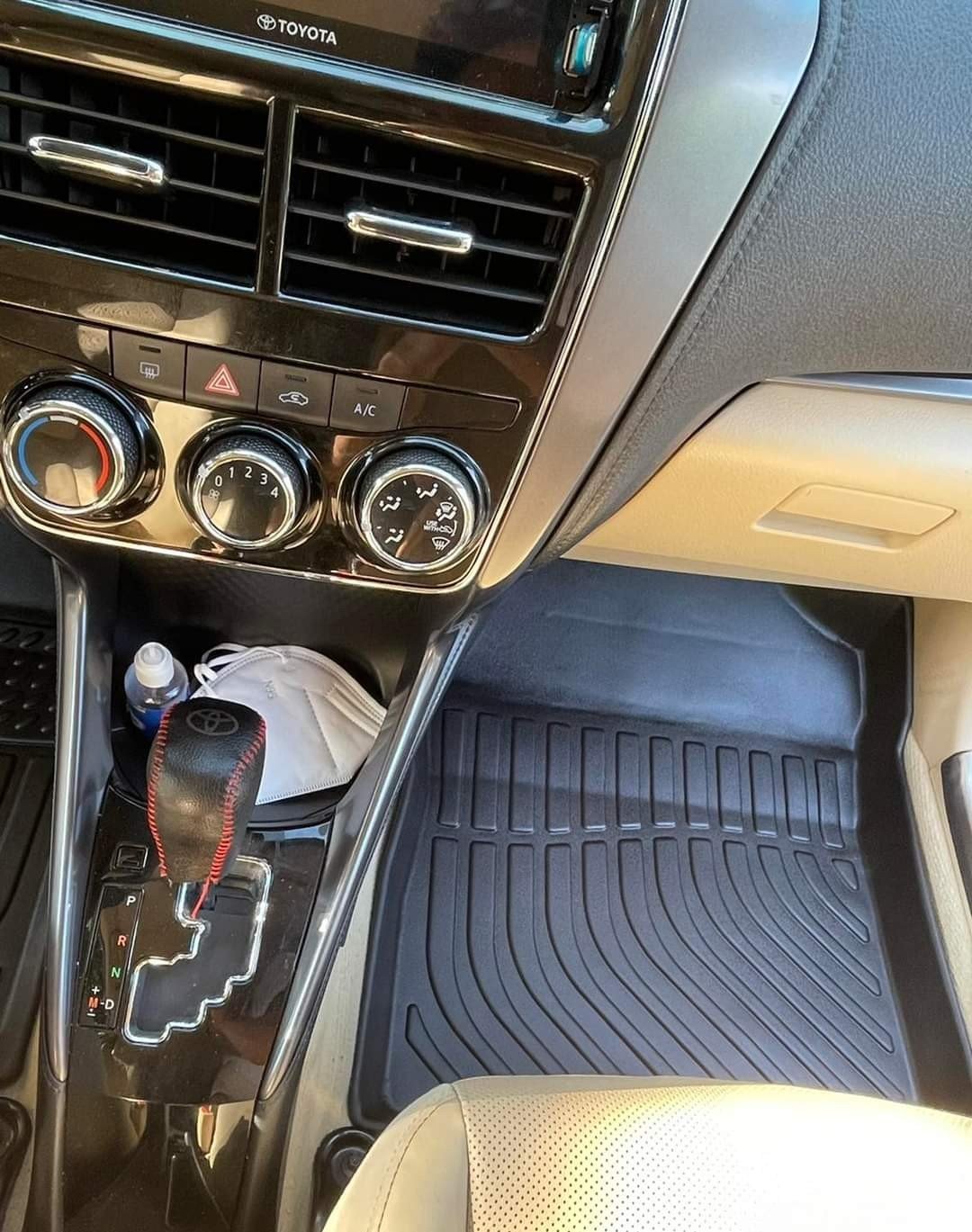 Thảm lót sàn xe ô tô Toyota Vios 2014 - nay  Nhãn hiệu Macsim chất liệu nhựa TPE màu đen loại thông thường