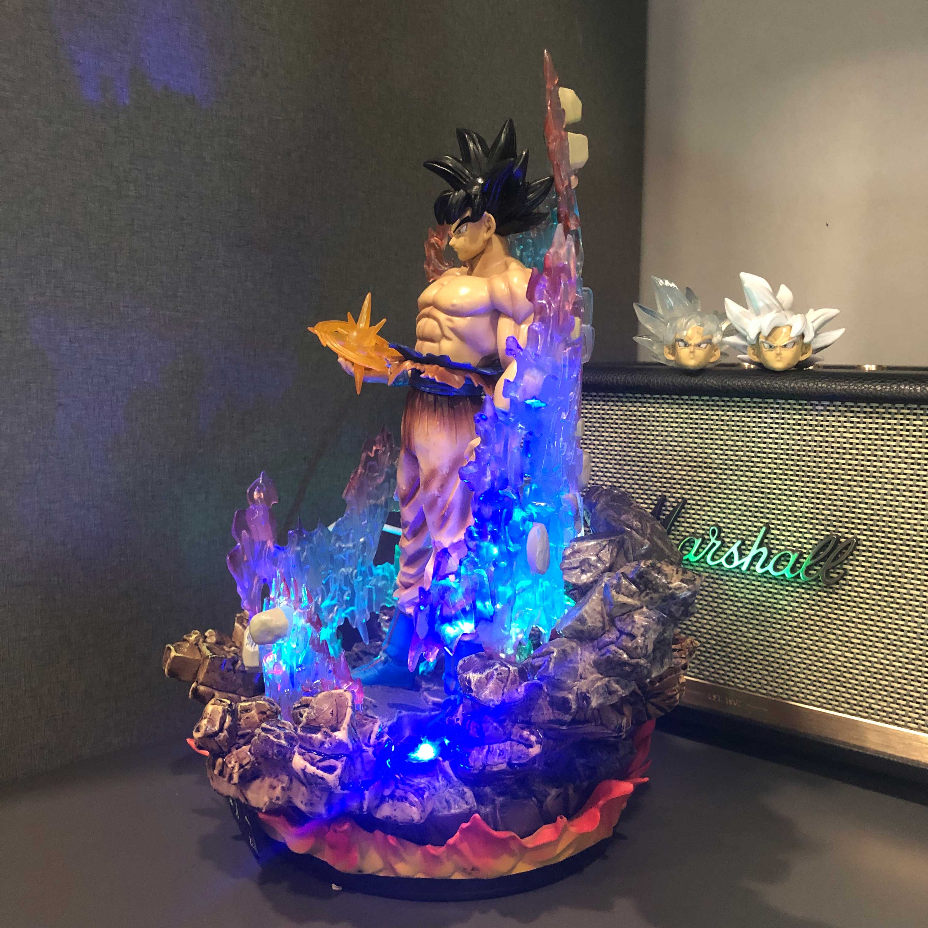 Mô hình Son Goku bản năng vô cực 35 cm có LED (usb) - Dragon Ball