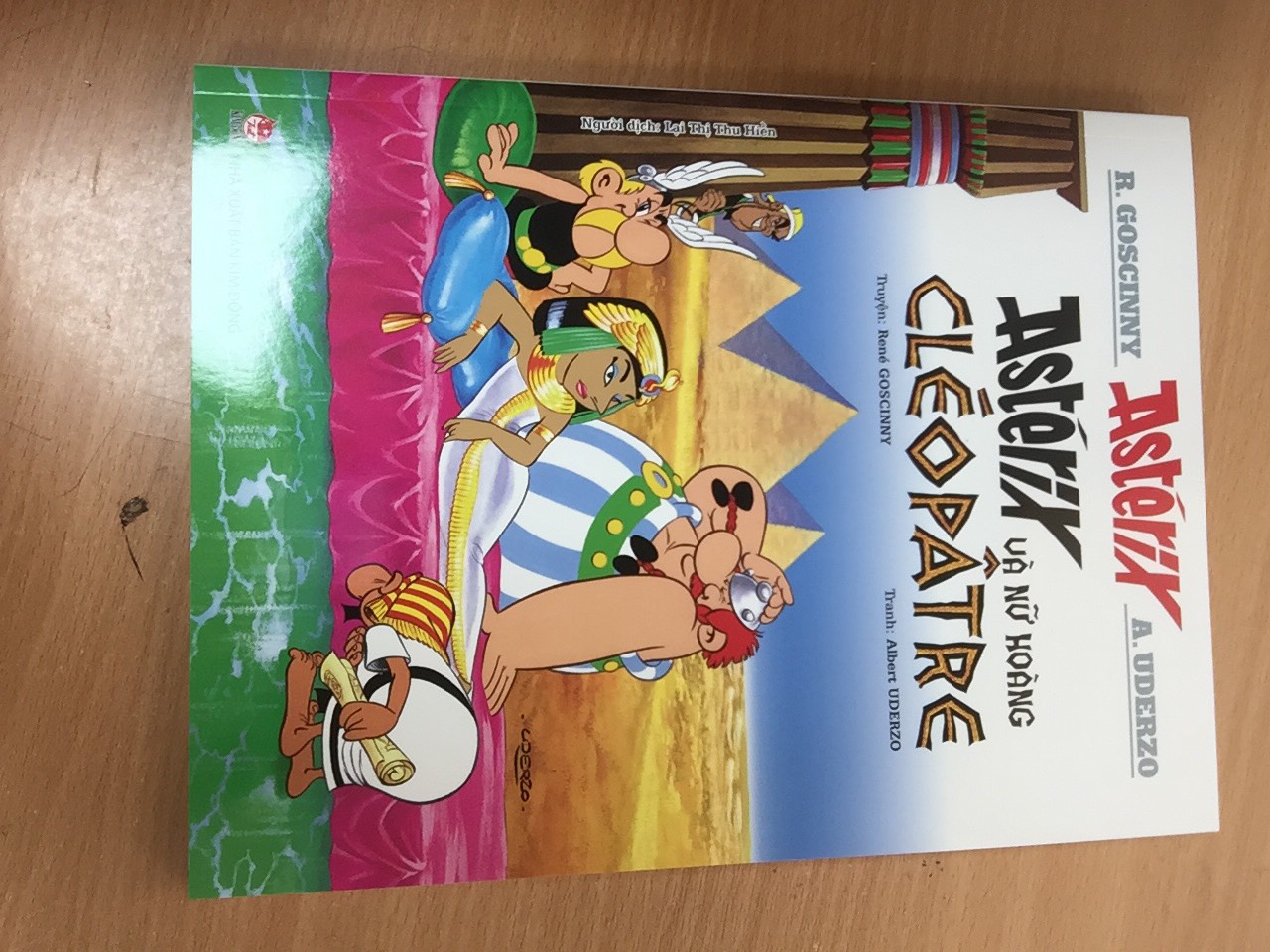 ASTÉRIX - ASTÉRIX VÀ NỮ HOÀNG CLEOPATRE