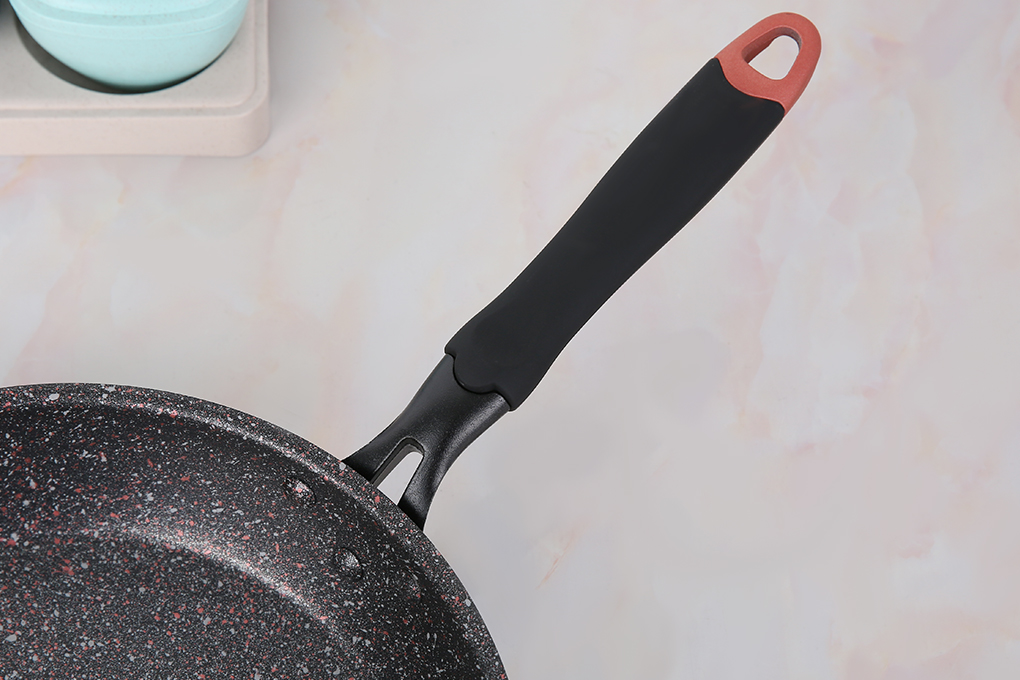Chảo nhôm vân đá chống dính, đáy từ, size 26 model KG661M - Hàng chính hãng