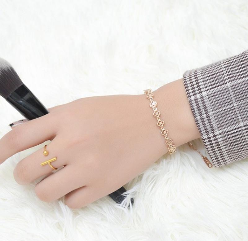 Lắc Tay Hoa Titan Ko Đen Cao Cấp TT 2182