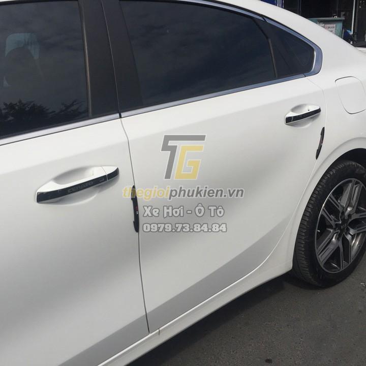 Bộ ốp tay nắm cửa xe Kia Cerato 2019 vân Titan - Tặng miếng dán trong suốt chống xước hõm cửa
