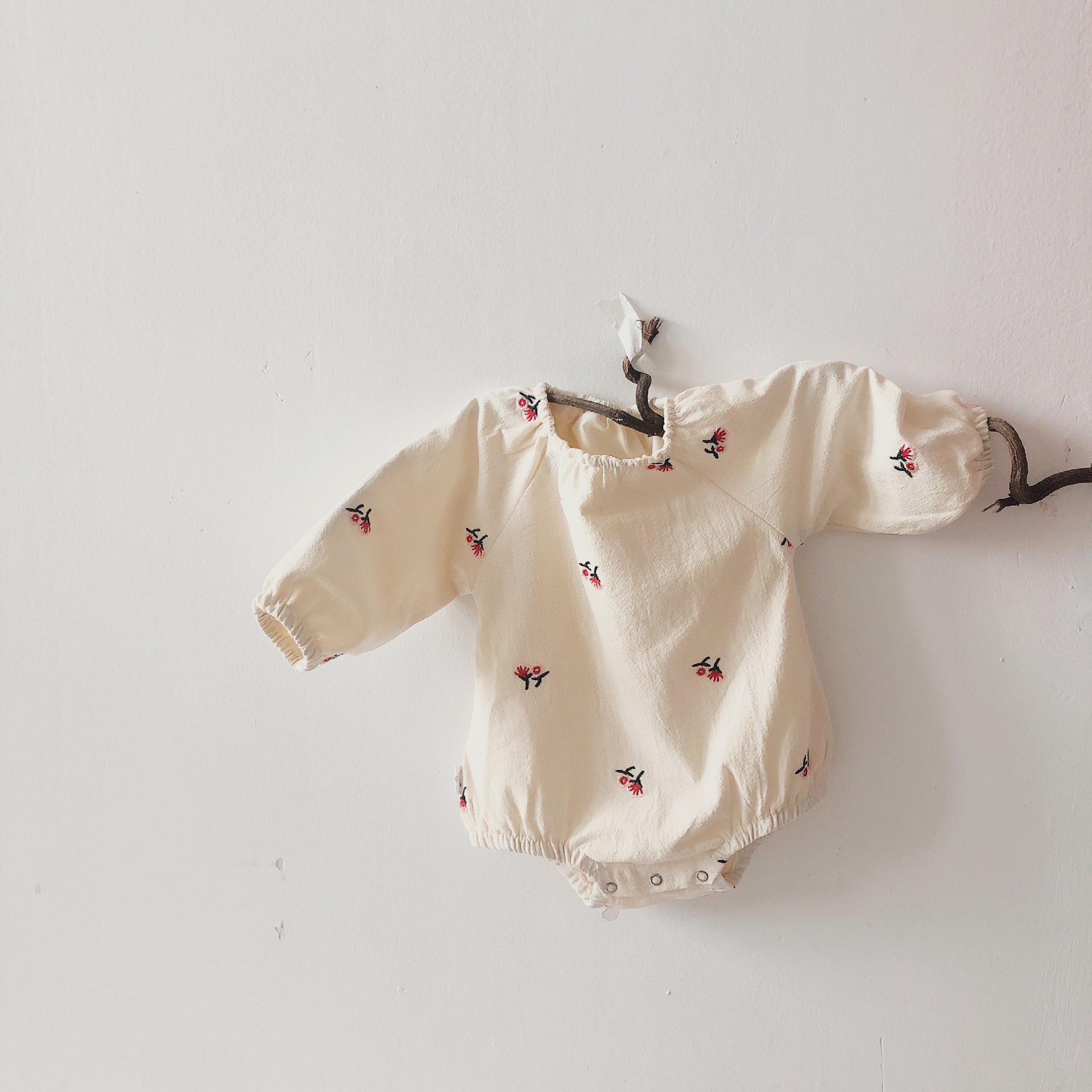 Mùa Xuân Năm 2020 Thêu Hoa Phong Cách Hàn Quốc Bé Sơ Sinh Bé Gái Bodysuits Nón Vải Lanh Cotton Trẻ Sơ Sinh Liền Quần Bé Tập Đi Trẻ Em Mặc Áo Vải