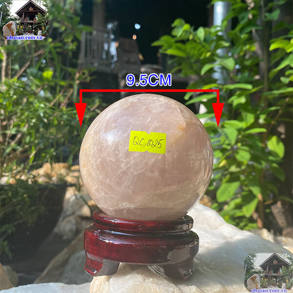 Quả cầu thạch anh hồng tự nhiên thu hút năng lượng tích cực 9.5cm-1.12kg-QC1025