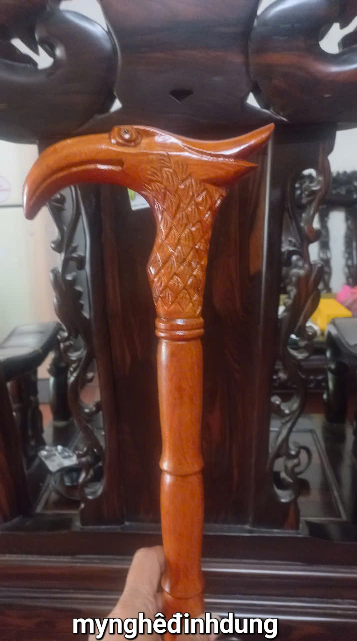 Gậy batong hỗ chợ đi lại dành cho người già bằng gỗ hương đá víp dài 90x3cm