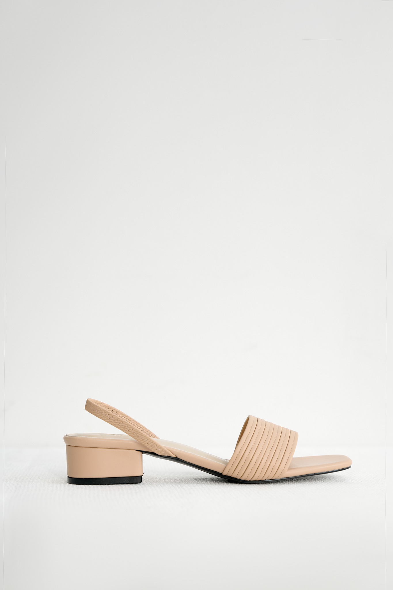 OLV - Giày Beige Basic Sandal